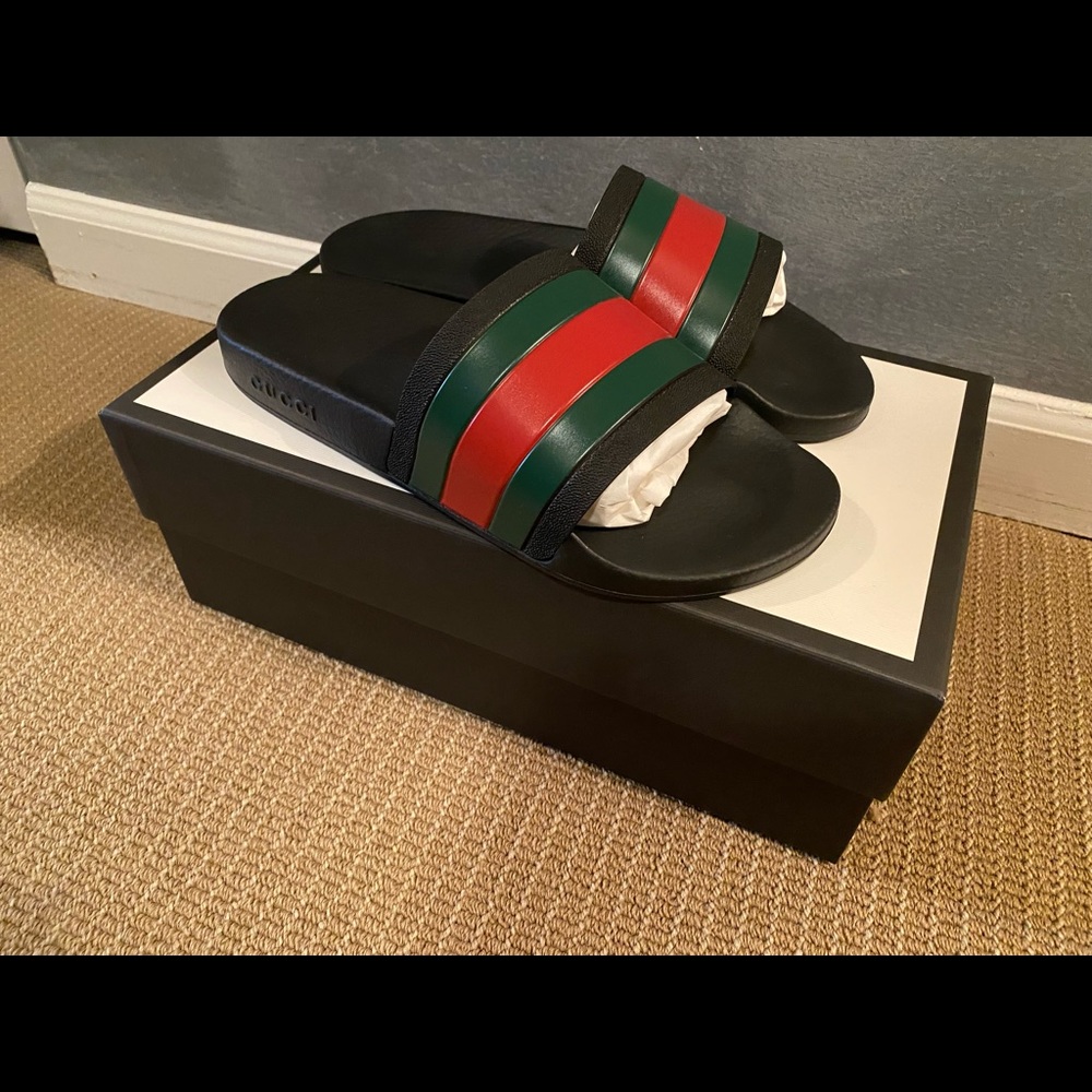 Gucci flip flops size 10